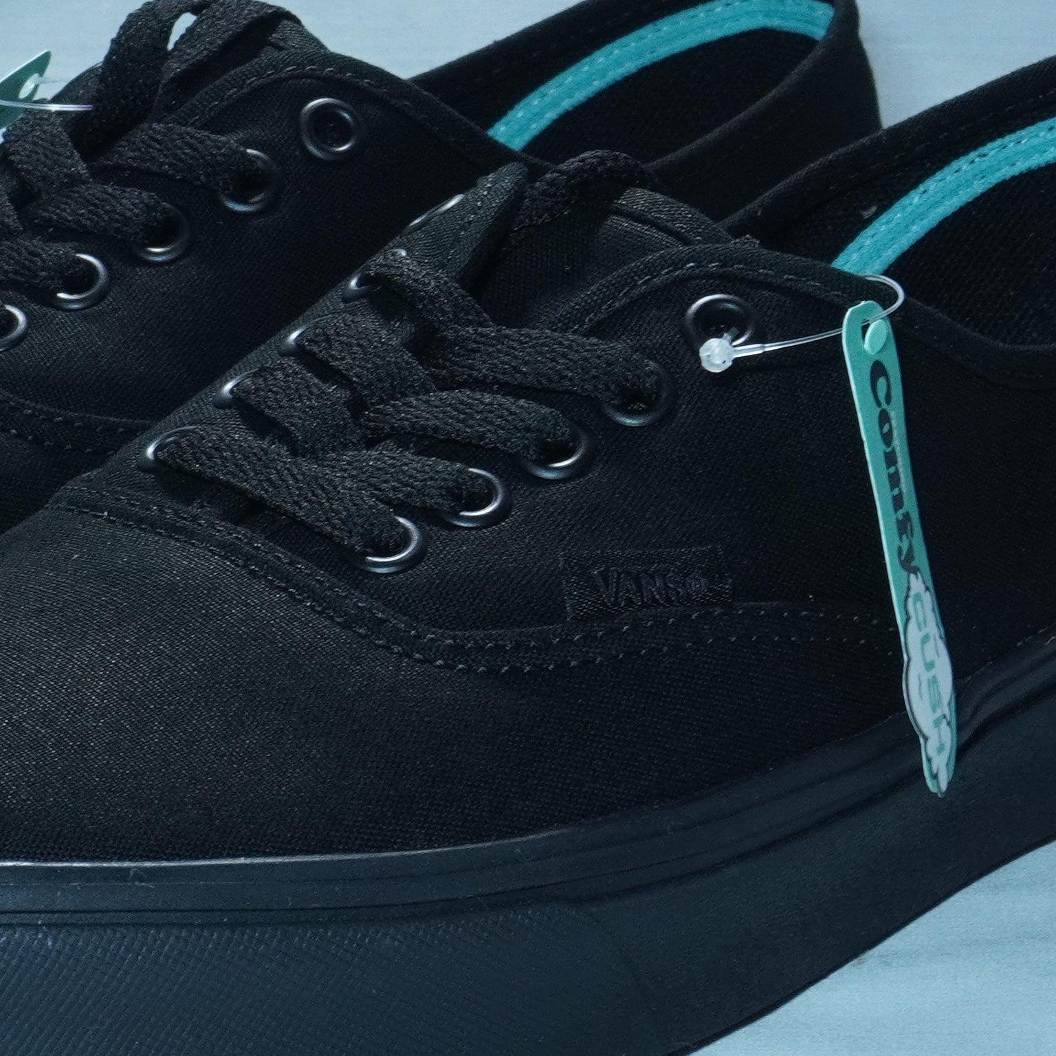 COMFYCUSH AUTHENTIC(CLASSIC)-BLACK/BLACK-